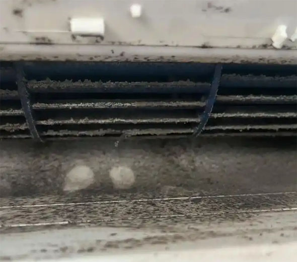 驻马店空调吹的风有股烧焦味是怎么回事